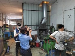 東莞南城一工廠廢氣未經(jīng)處理直接排放，立即查處！